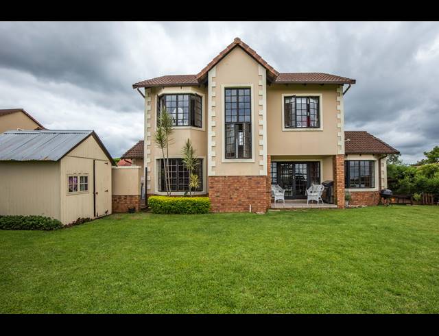 4 BEDROOM FREEHOLD SOLD IN CLIFTON HILL ESTATE